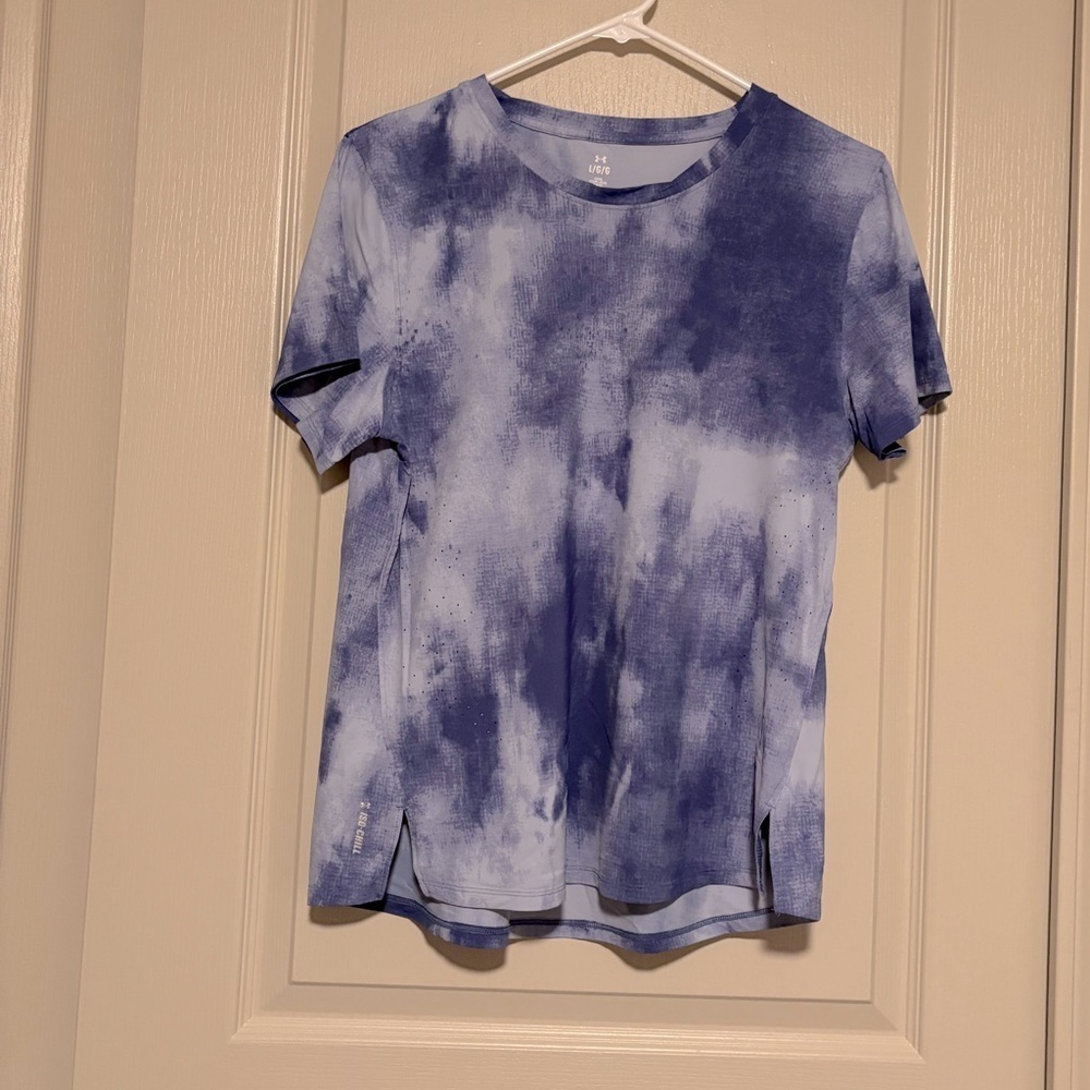 Under Armor Women’s Tie-Dye Work Out Shirt Size Large